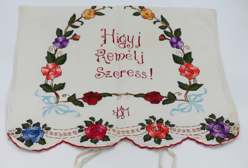 Decorative pillowcase