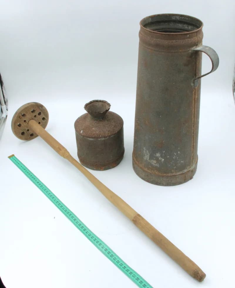 Churn with splash guard and dasher