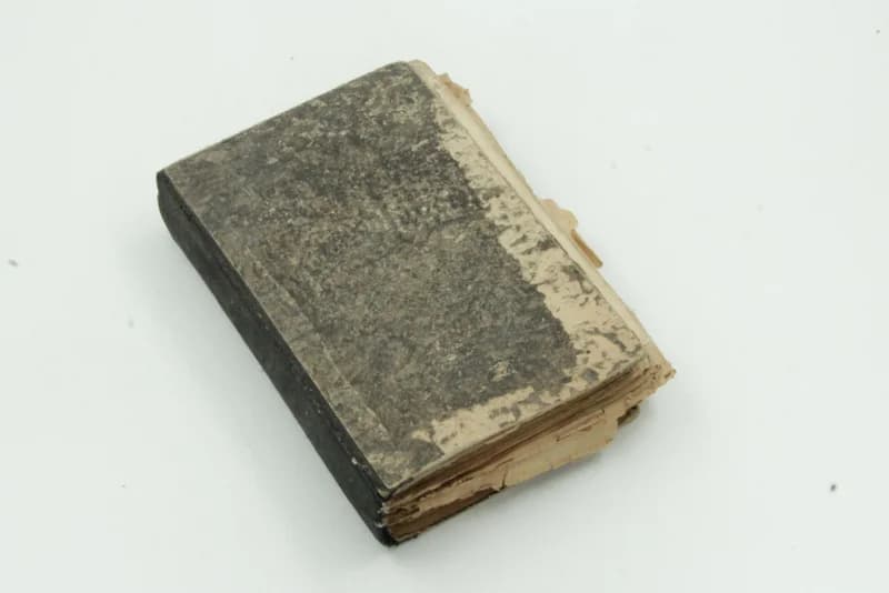 Prayer book: "Lilac flowers"