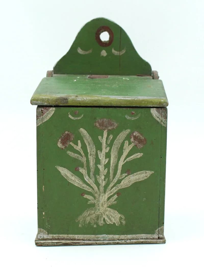 Wall-mounted salt shaker