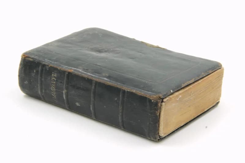 Clasped prayer book János Hock: "Prayer Book"