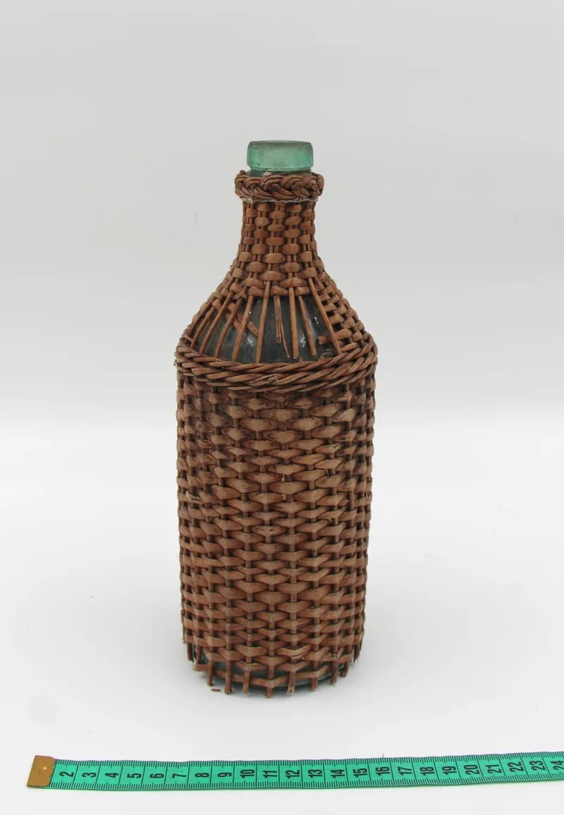 Woven glass bottle