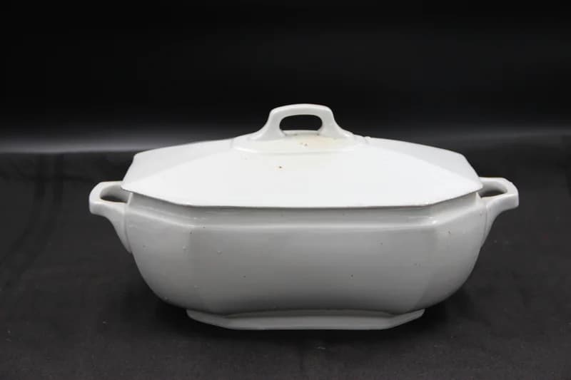 Rectangular serving dish