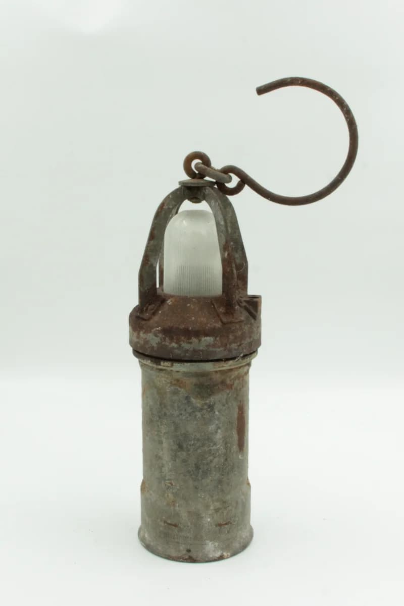 Carbide miner's lamp