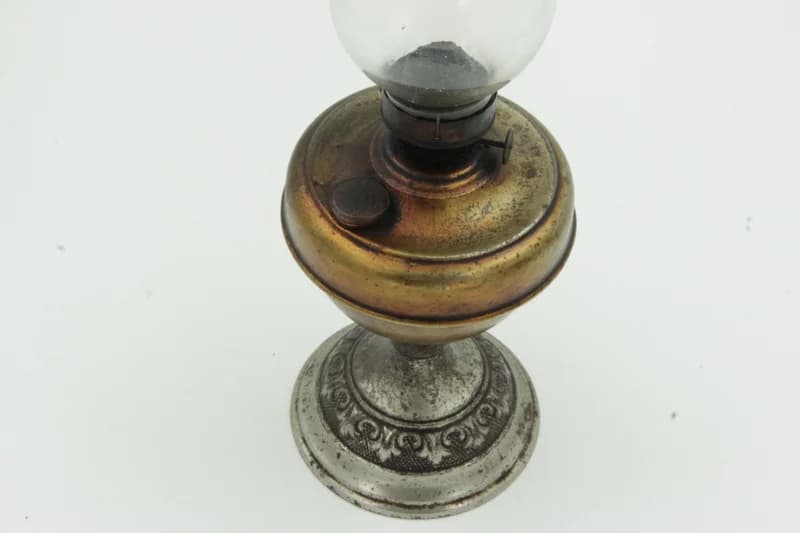Kerosene lamp