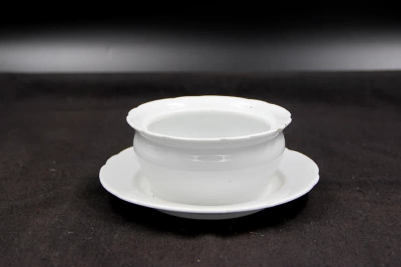 Bowl and plate in one