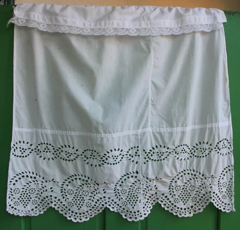 Curtain (made from a sheet)