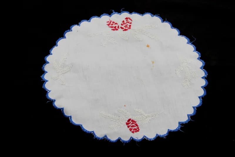 Round small tablecloth with Christmas pattern