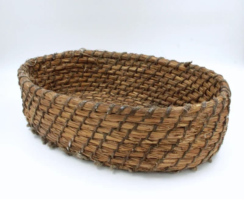 Oval storage basket