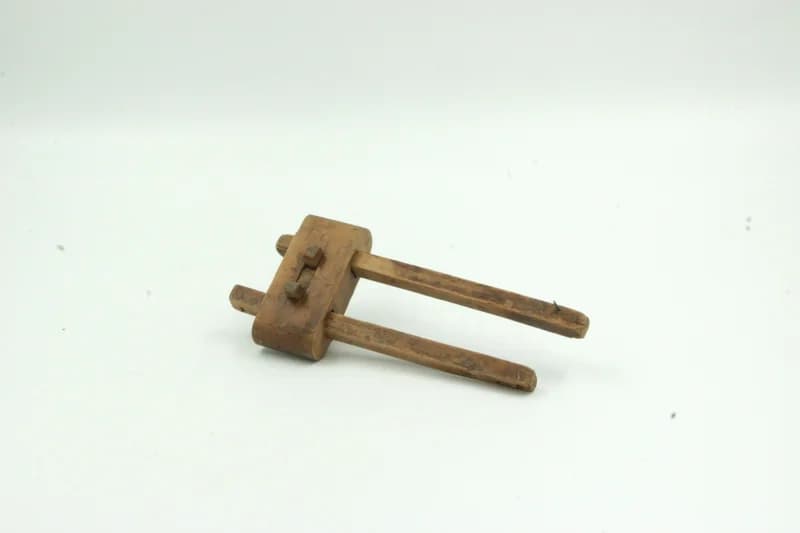 Parallel marking and measuring tool